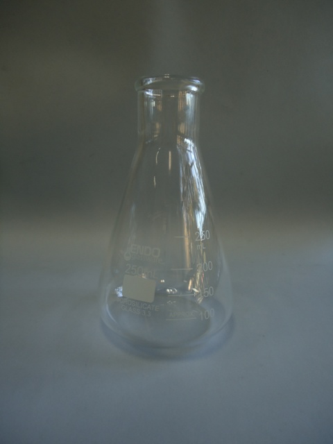 Matraz Erlenmeyer borosilicato  250 ml.